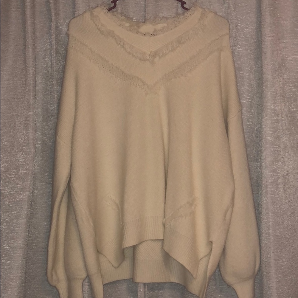 Boutique ivory puff sleeve pullover sweater